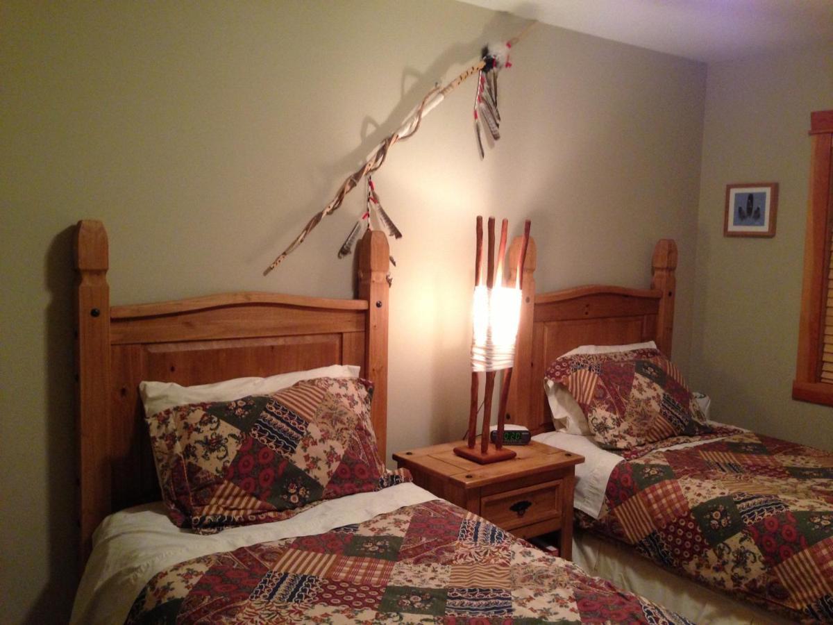 Apartment 406, Indigenous Artefacts Canmore Exteriör bild